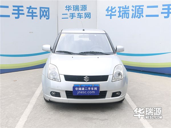 2万元二手车，银灰色铃木雨燕，保养仔细车子的状况好