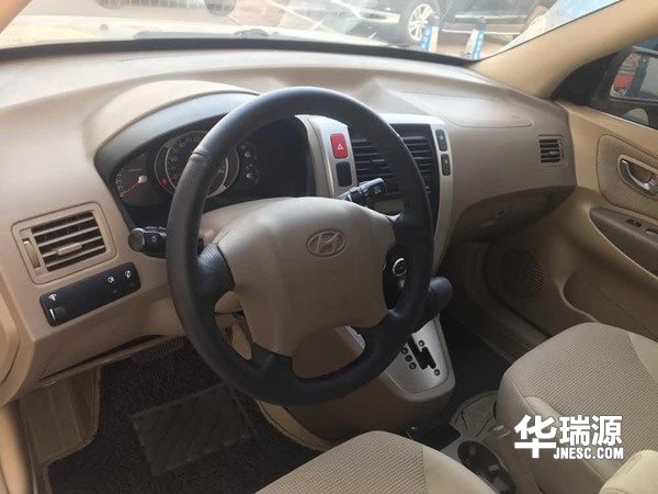 年青动感的城市SUV-现代途胜，首付1万就可开回家