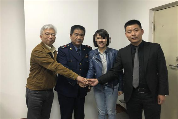 西安奔驰事件和解:奔驰方诚意十足,女用户笑得非常高兴!