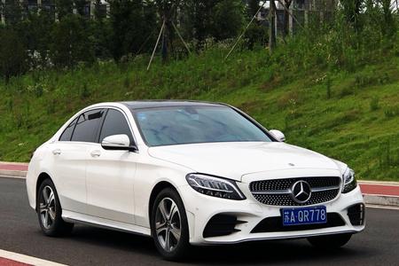 南京二手奔驰C级 2019款 改款 C 260 L 运动轿车
